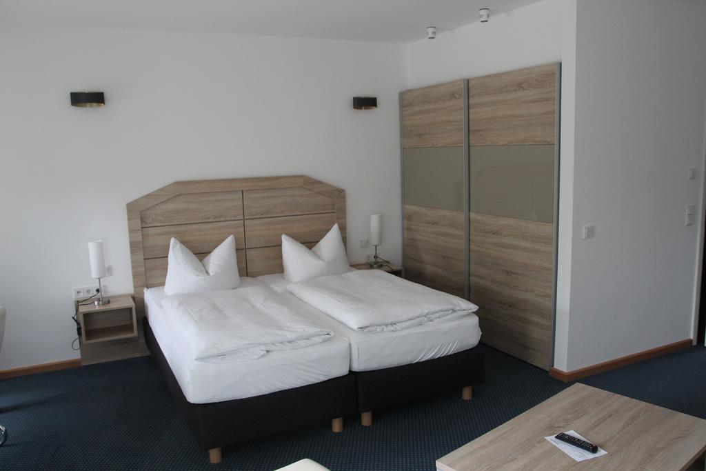 Hotel Lindenstrasse Neuenhagen bei Berlin Екстер'єр фото